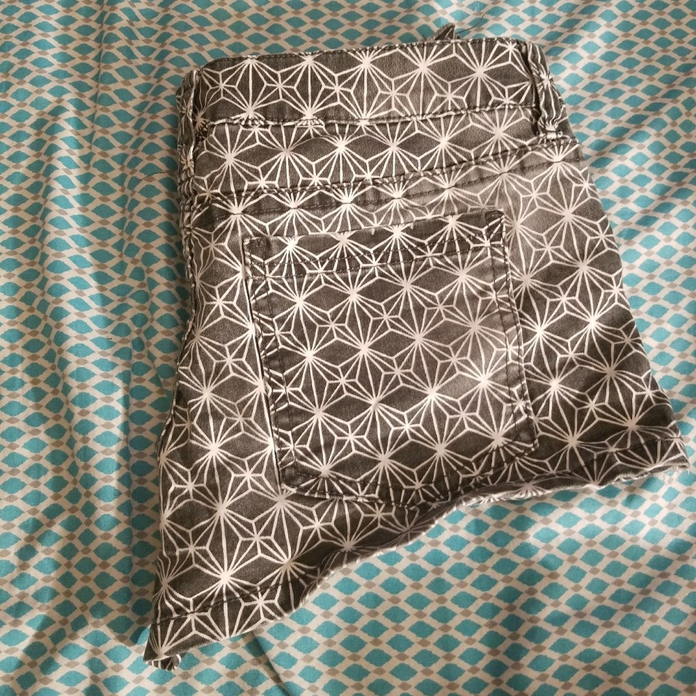 Element shorts